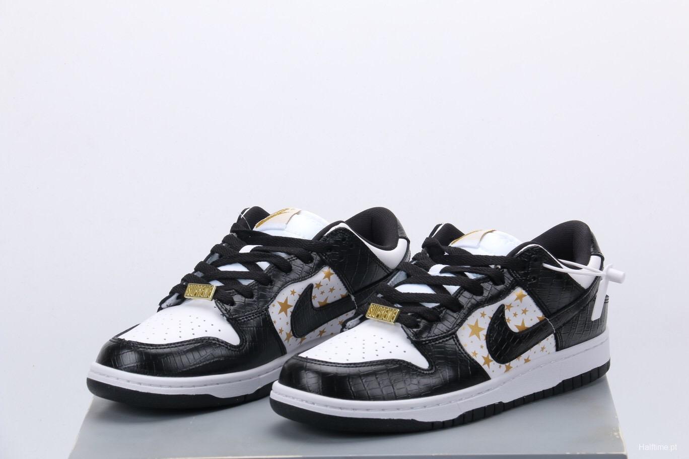 Supreme X Nike SB Dunk Low “Black Stars”