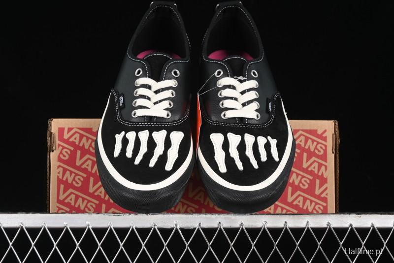 Vans Authentic Low-Top Canvas Sneakers with Vulcanized Sole - VN000BW5BPR